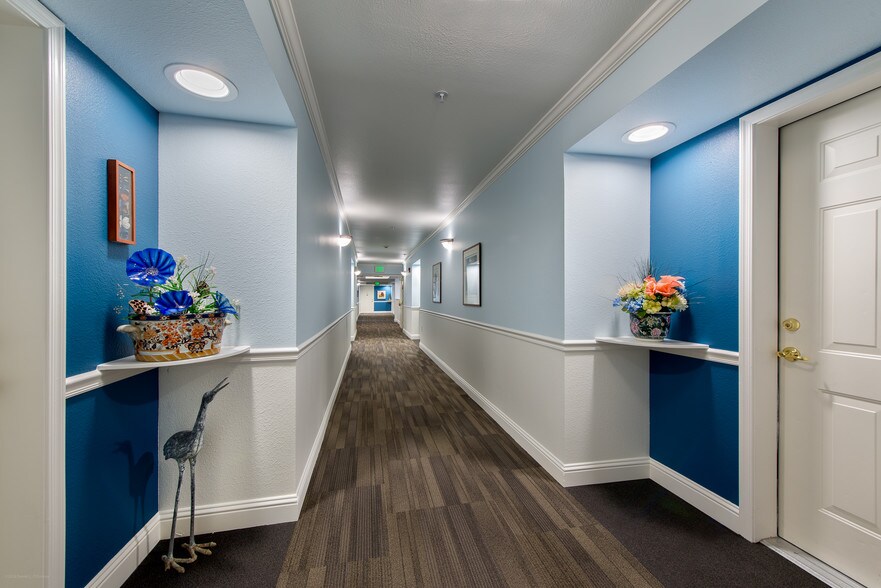 More Photos Of 1027 Washington Ave, Golden Apartments For Lease