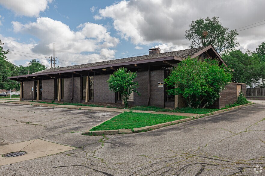 More Photos Of 26410 Lake Shore Blvd, Euclid Freestanding For Lease