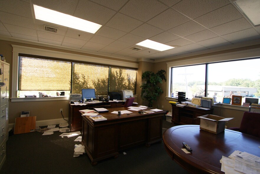 More Photos Of 4 Mary B Ln, Plymouth Warehouse For Lease