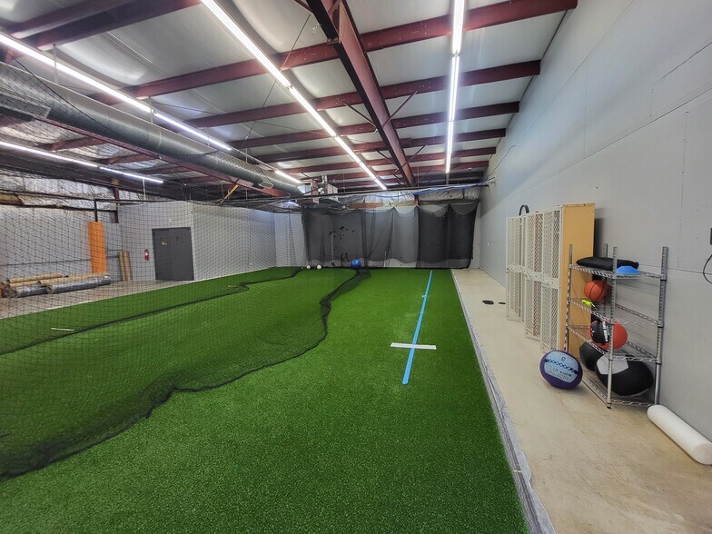 More Photos Of 1414 Interstate Loop, Bismarck General Retail For Sale