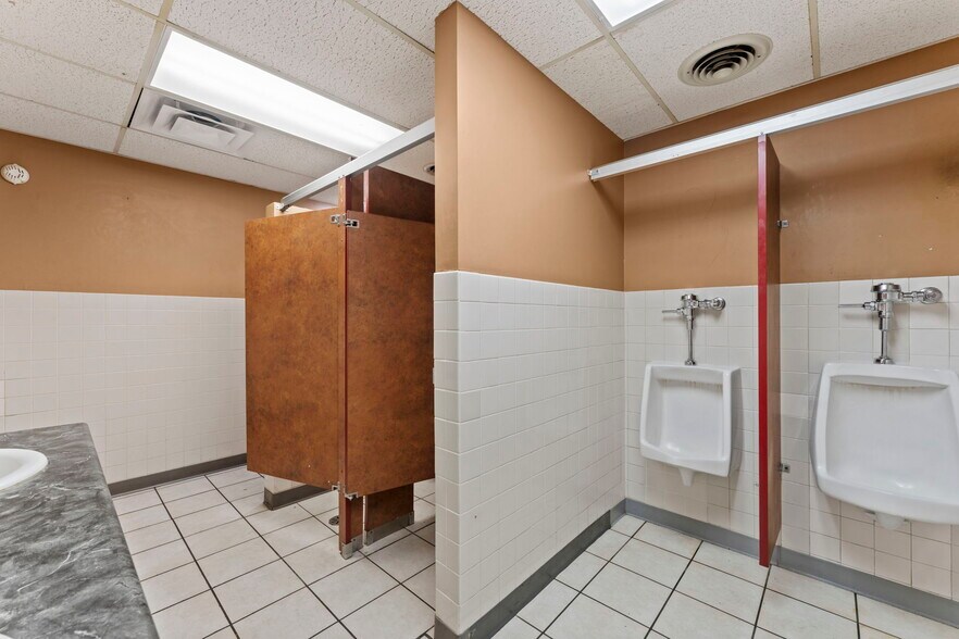 More Photos Of 118 Railroad Ave NE, Mora General Retail For Sale