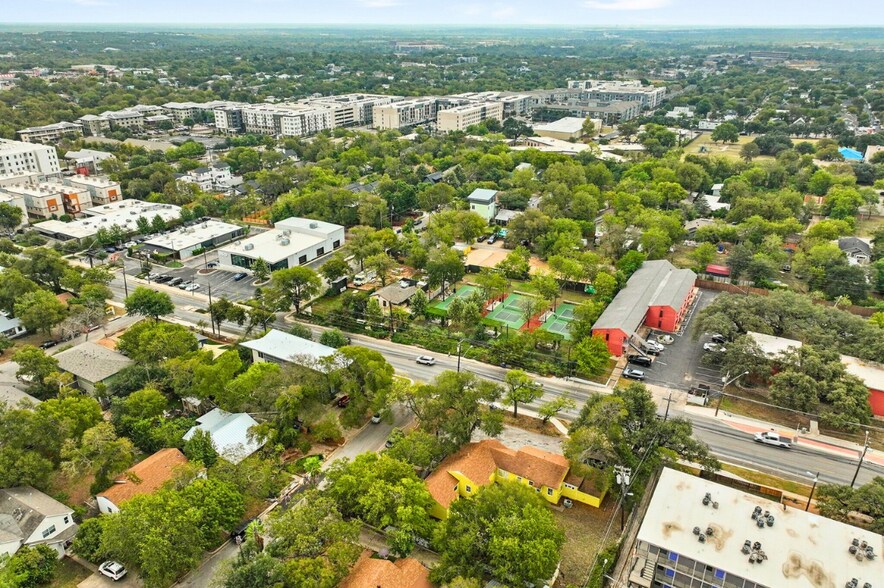 More Photos Of 2710 Manor Rd, Austin Office For Sale