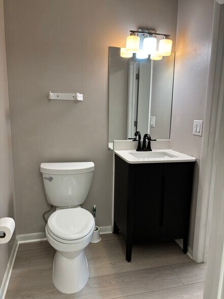 More Photos Of 1515 Tamiami Trl S, Venice Office Residential For Lease