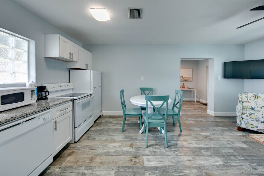 More Photos Of 12321 Gulf Blvd, Treasure Island Hospitality For Sale