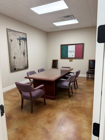 More Photos Of 9712 Ranch to Market 2147 rd, Horseshoe Bay Office For Lease