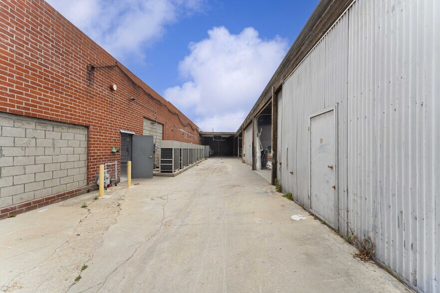 More Photos Of 15610 S Main St, Gardena Distribution For Sale