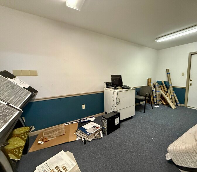 More Photos Of 345 TX-327, Silsbee Office For Sale