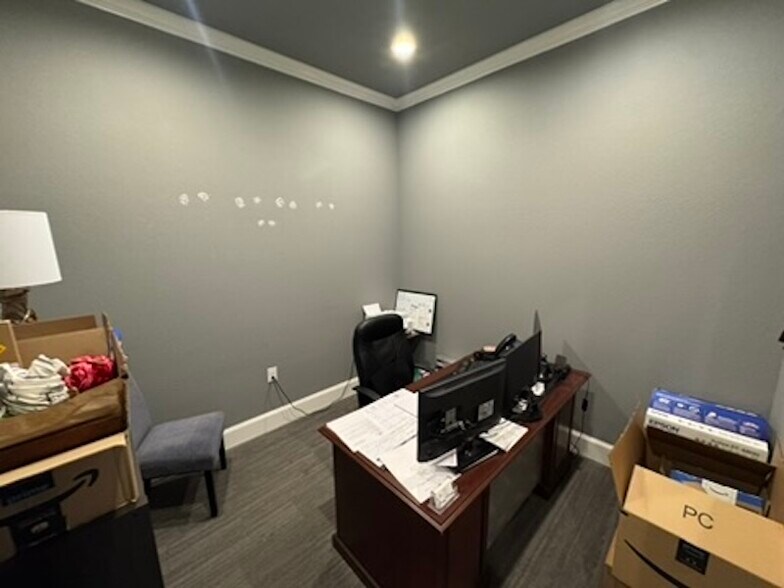 More Photos Of 114 Park Place Blvd, Waxahachie Office For Lease