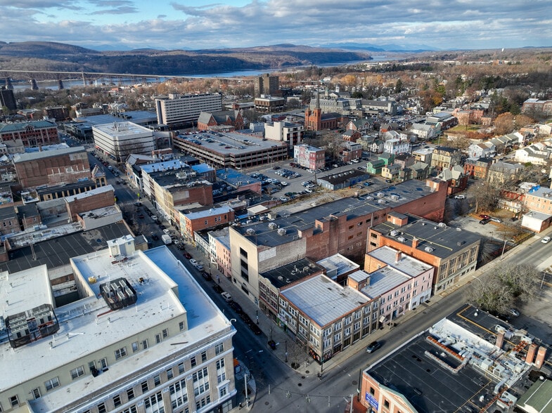 More Photos Of 337 Main St, Poughkeepsie Apartments For Lease