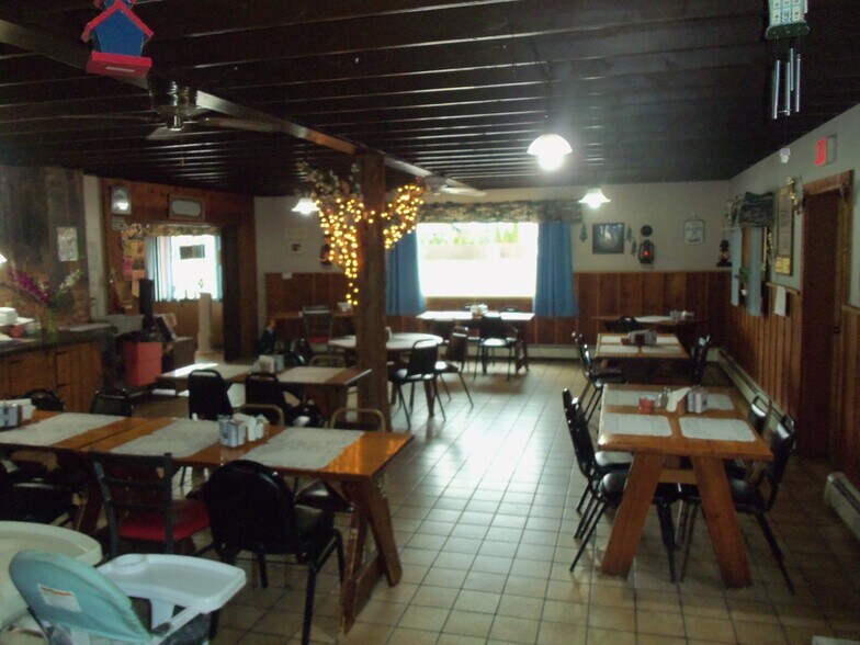 More Photos Of 314 Main St, Suring General Retail For Sale