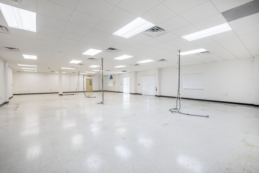 More Photos Of 27 E Hibiscus Blvd, Melbourne Medical For Sale