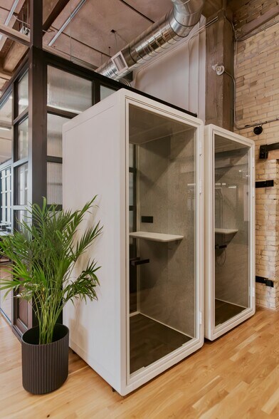 More Photos Of 14 Erb St W, Waterloo Coworking Space