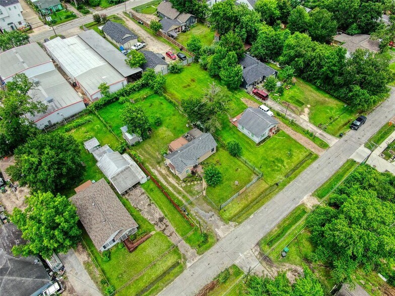 More Photos Of 906 Woodcrest Dr, Houston Land For Sale