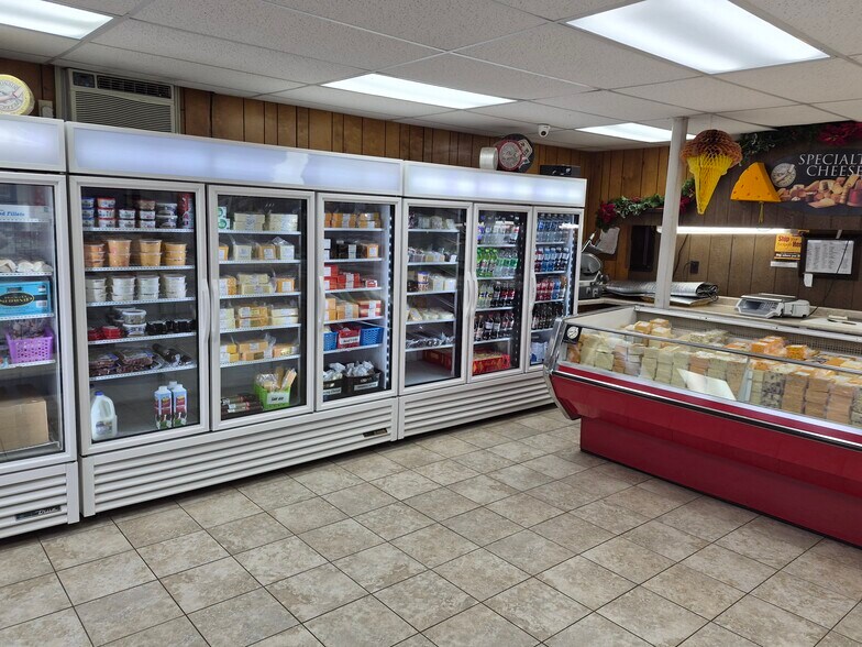 More Photos Of 118 N 4th St, Abbotsford General Retail For Sale