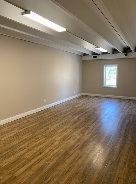 More Photos Of 545 Rutherford Rd, Greenville Showroom For Sale