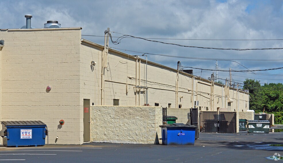 More Photos Of 3197-3265 Horse Block Rd, Medford Unknown For Lease