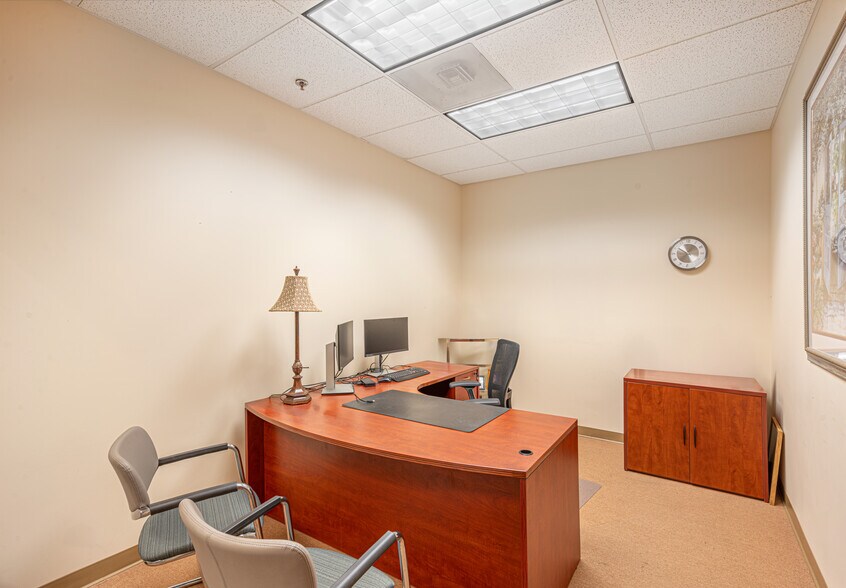 More Photos Of 737 Southpoint Blvd, Petaluma Research And Development For Sale