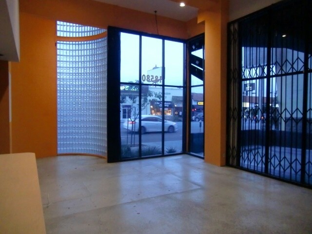 More Photos Of 18580 Ventura Blvd, Tarzana Loft Creative Space For Lease