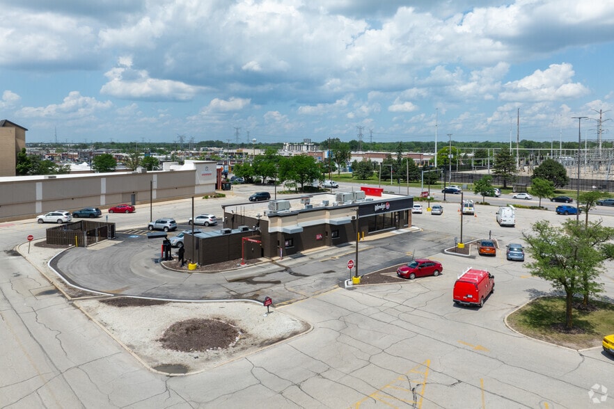 More Photos Of 8309 W Golf Rd, Niles Fast Food For Lease
