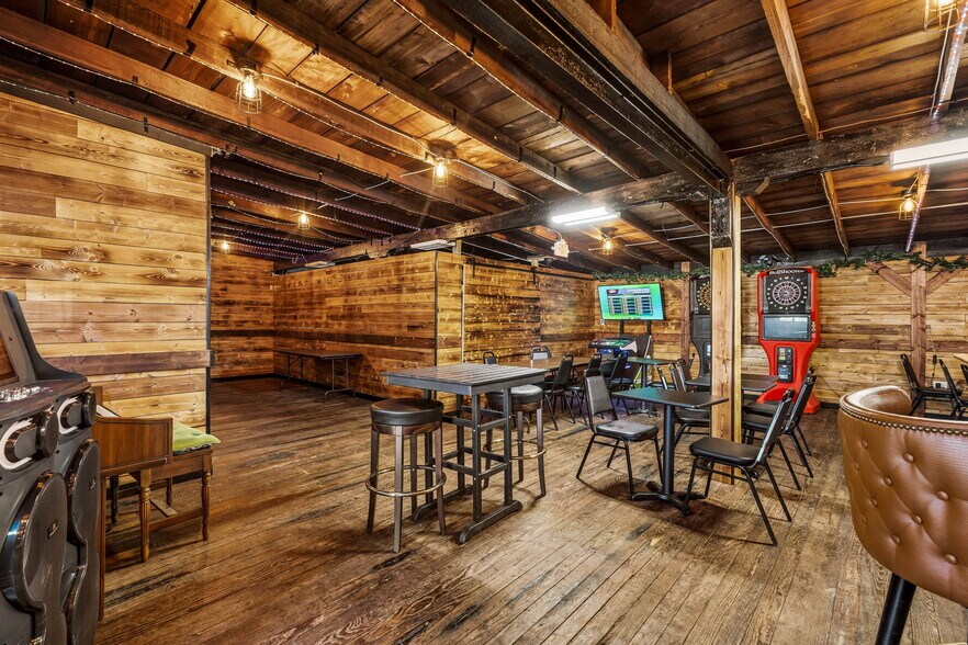 More Photos Of 316 N Main St, Columbia Storefront Retail Office For Sale