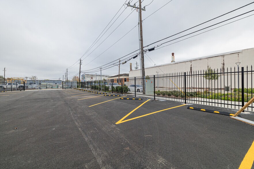 More Photos Of 104 N Shaver St, Pasadena Industrial For Lease