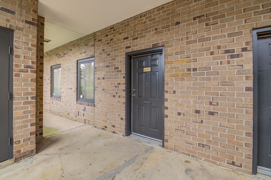 More Photos Of 4609 Pinecrest Office Park Dr, Alexandria Medical For Sale