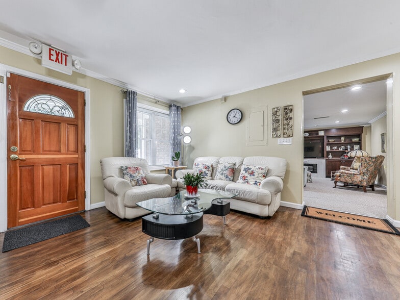 More Photos Of 3605 Shallowford Rd, Marietta Healthcare For Sale