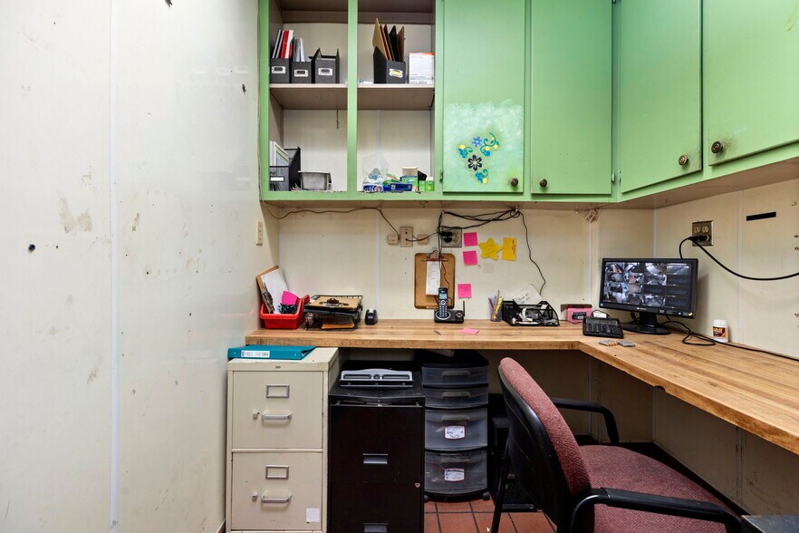 More Photos Of 250 Conicville Rd, Mount Jackson Hotel For Lease