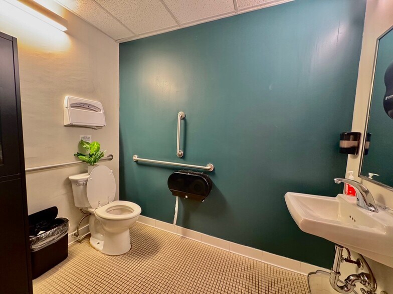 More Photos Of 1027 Beach 20th St, Far Rockaway General Retail For Sale