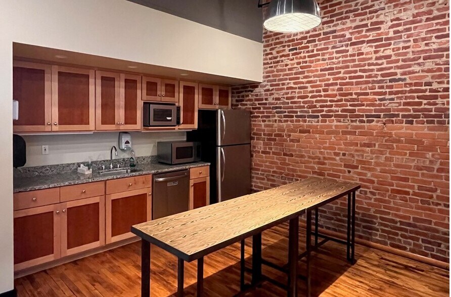 More Photos Of 912 Lady St, Columbia Loft Creative Space For Sale