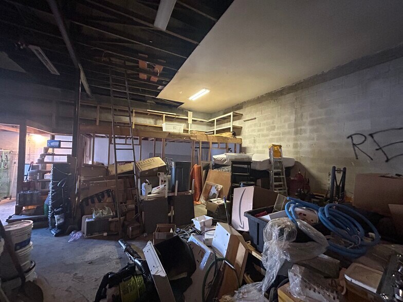 More Photos Of 2028 Buchanan St, Hollywood Distribution For Lease