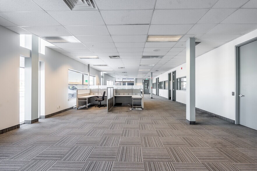 More Photos Of 17550 Rte Transcanadienne, Montréal Warehouse For Lease