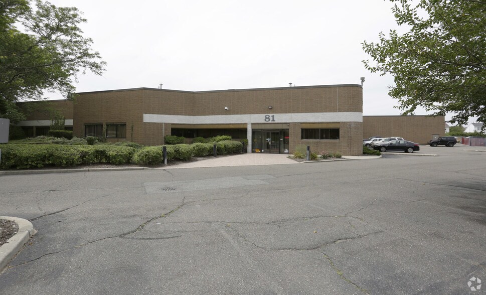 Primary Photo Of 81 Executive Blvd, Farmingdale Warehouse For Lease