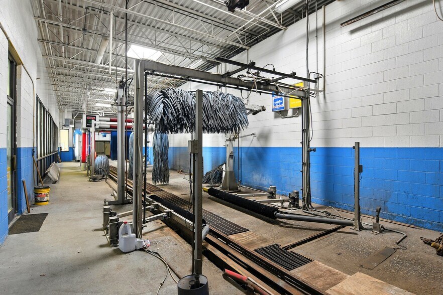 More Photos Of 2931 N Center St, Hickory Carwash For Sale