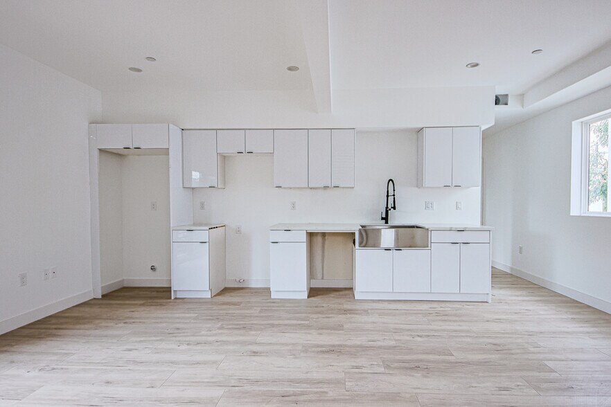 More Photos Of 6461 Woodley Ave, Van Nuys Apartments For Sale