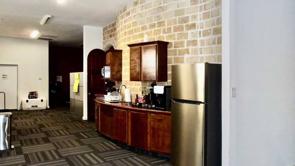 More Photos Of 1906 E Tyler Ave, Harlingen Loft Creative Space For Sale