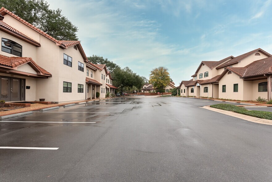 More Photos Of 77-87 Bay Bridge Dr, Gulf Breeze Medical For Sale