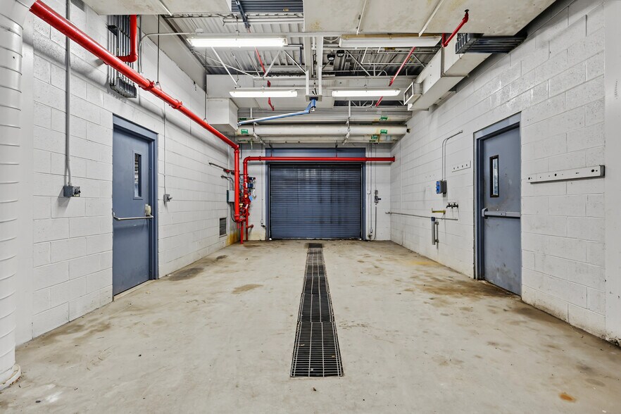 More Photos Of 15201 Mercantile Dr, Dearborn Light Manufacturing For Sale