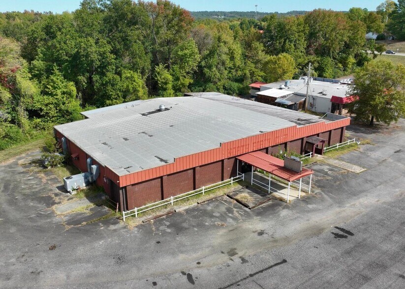 More Photos Of 2807 N Arkanasas Ave, Russellville General Retail For Sale