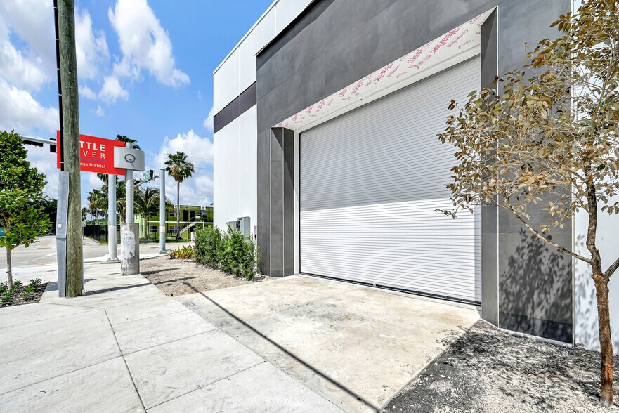 More Photos Of 221 NE 67th St, Miami Warehouse For Sale