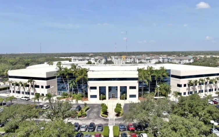 More Photos Of 101 Paramount Dr, Sarasota Business Park For Sale