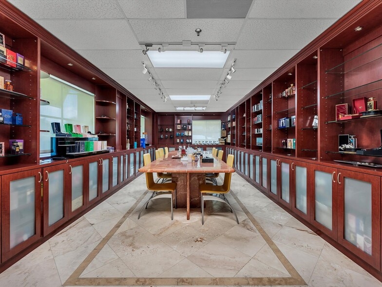 More Photos Of 8299 NW 30th Ter, Doral Warehouse For Lease