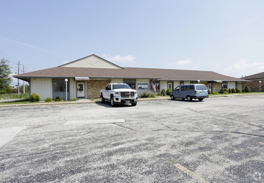 More Photos Of 1531 47th Ave, Moline Office For Lease