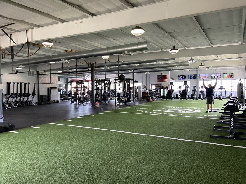 More Photos Of 9204 Highway 290, Austin Health Club For Lease