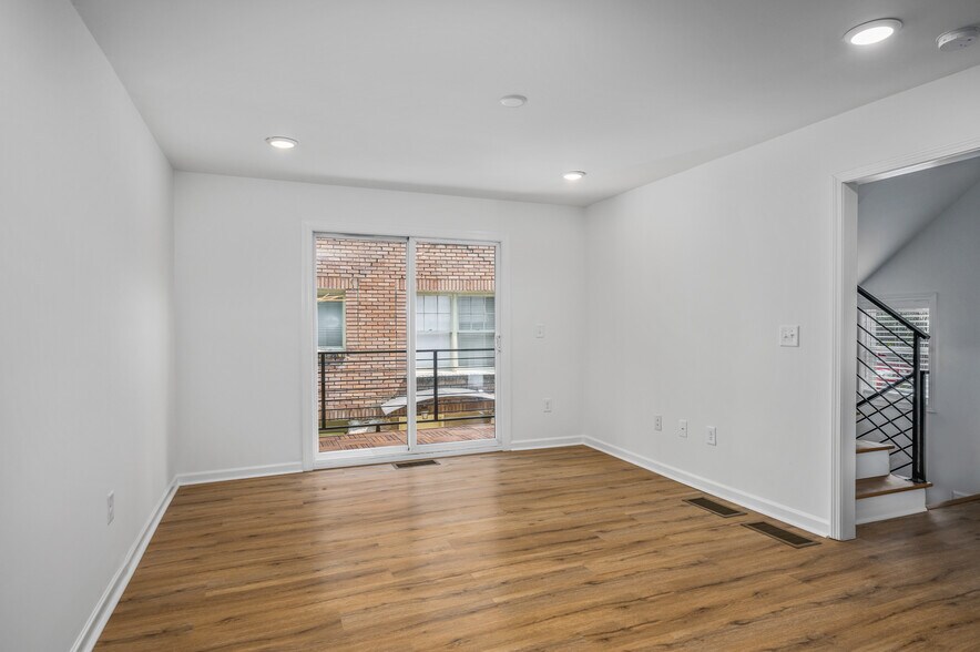 More Photos Of 704 Durant Pl NE, Atlanta Apartments For Sale
