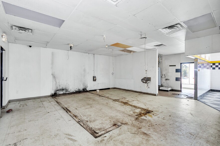 More Photos Of 3221 Wrightsboro Rd, Augusta Freestanding For Lease