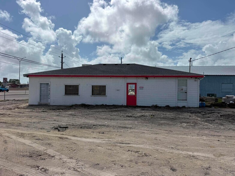 More Photos Of 9906 S Padre Island Dr, Corpus Christi Freestanding For Lease
