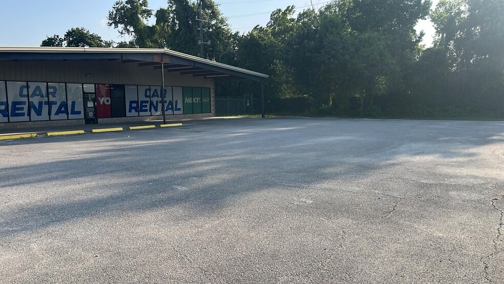 More Photos Of 3200 Greens Rd, Houston Showroom For Lease