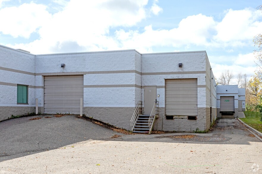 More Photos Of 3650 Chestnut St N, Chaska Light Manufacturing For Lease