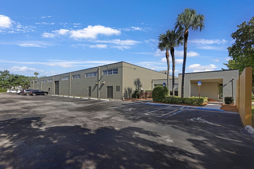 Primary Photo Of 14000 NW 58th Ct, Miami Lakes Warehouse For Lease